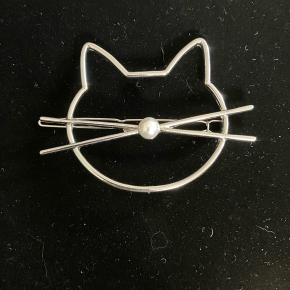 Cat Hair Clip - Picture 2 of 3